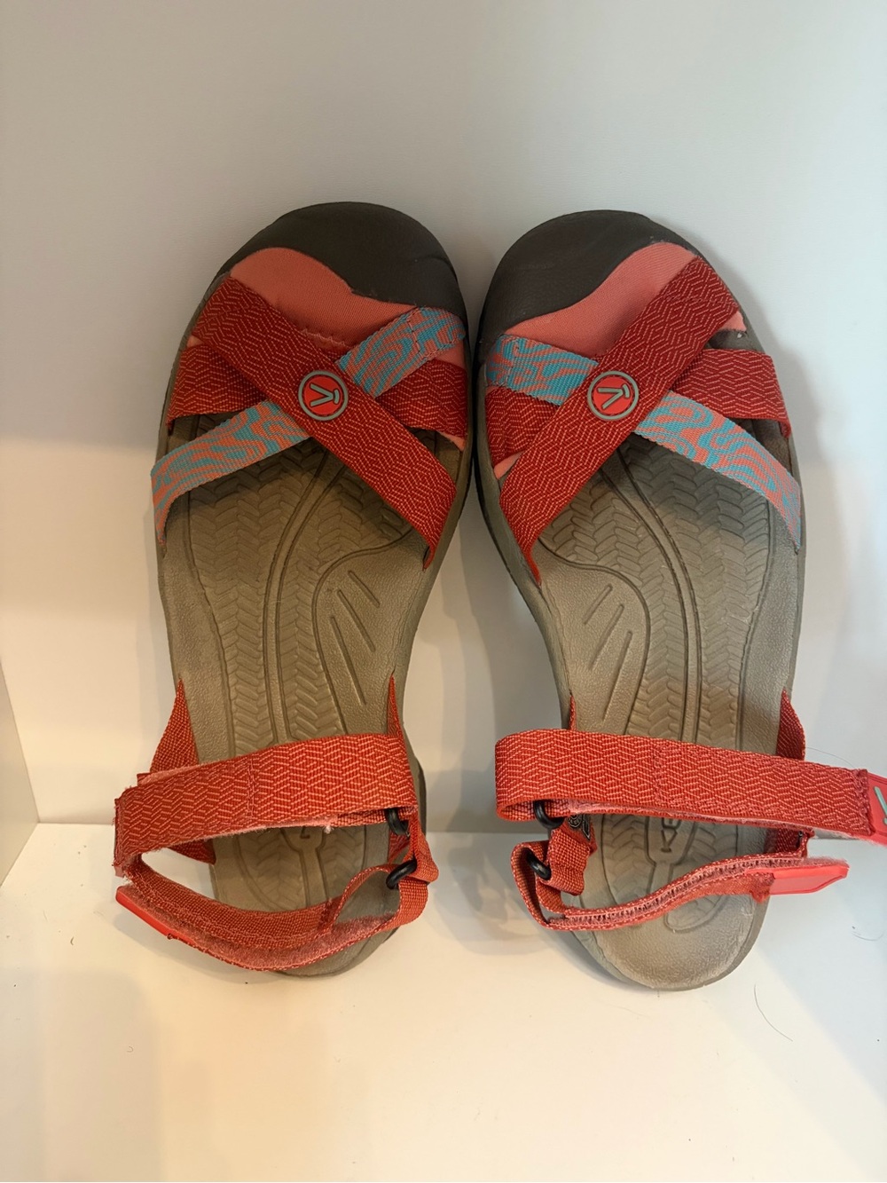 KEEN Women's Bali Strap Sandal in Summer Fig and Crabapple Colorway Size 6 - Picture 6 of 7